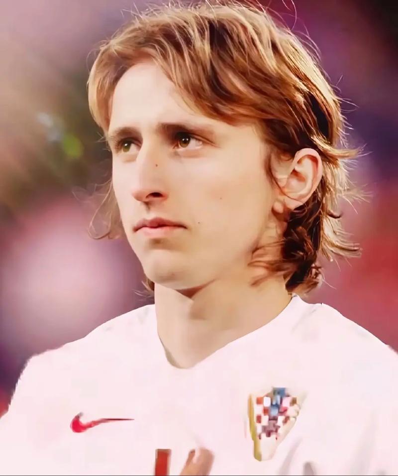 17岁妖星三连斩独享历史第一，拜仁3-1葡萄牙体育，主场37场不败