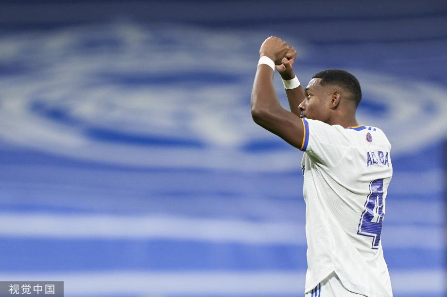 申花官方庆生海报出现低级翻译错误，将32nd写成32th