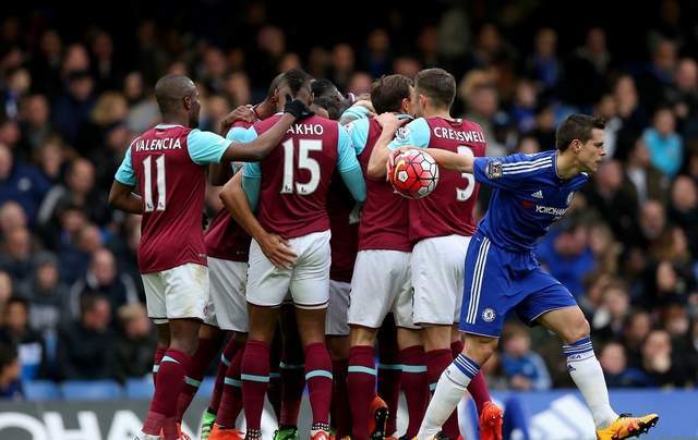 风中有朵雨做的云？曼城新赛季二客球衣曝光：灵感源自雨滴