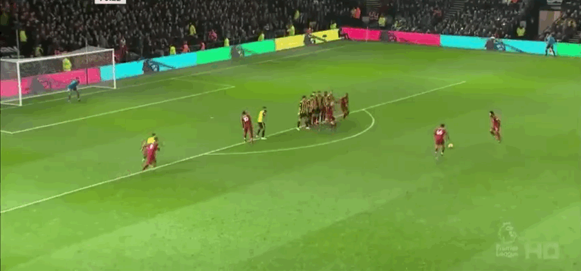 曼联考虑签下巴莱巴，期待填补中场空缺，暂无戈麦斯交易计划。